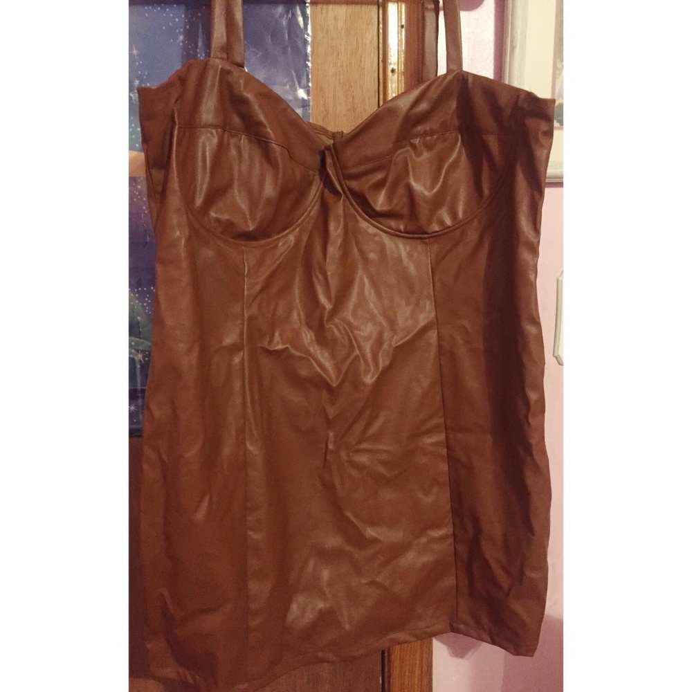 PrettyLittleThing TAN PU CUP DETAIL BODYCON DRESS